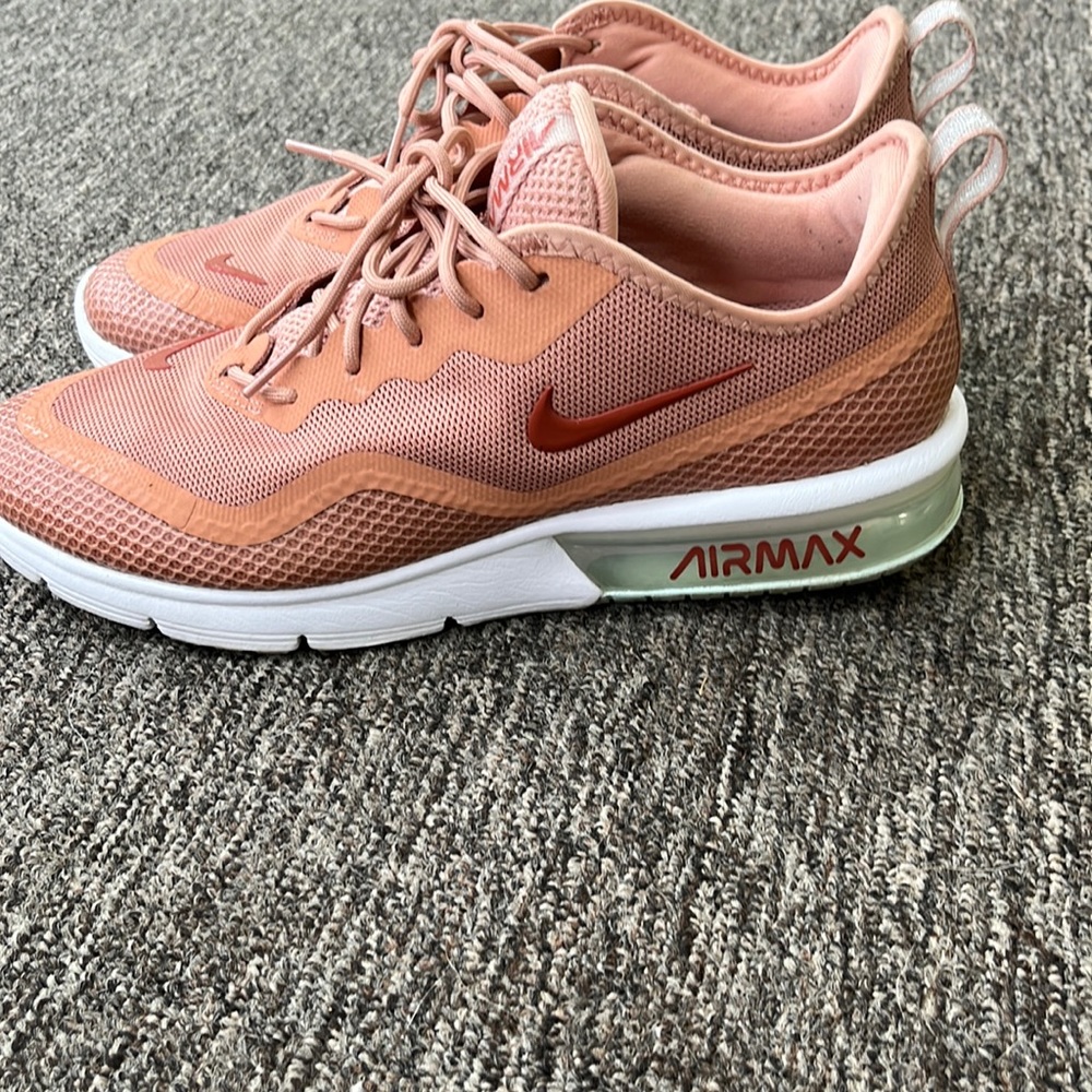 Womens Nike airmax sneakers